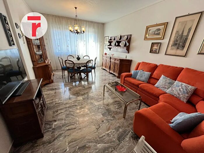 Appartamento quadrilocale in affitto in Via Curzola, Padova