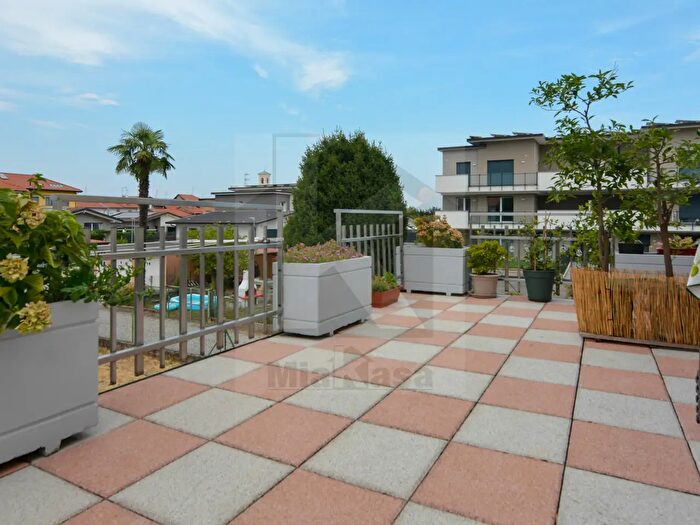 Appartamento quadrilocale in vendita in Via Alessandro Manzoni, Uboldo
