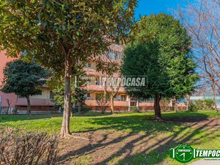 Appartamento trilocale in vendita in Via Cogne, Milano