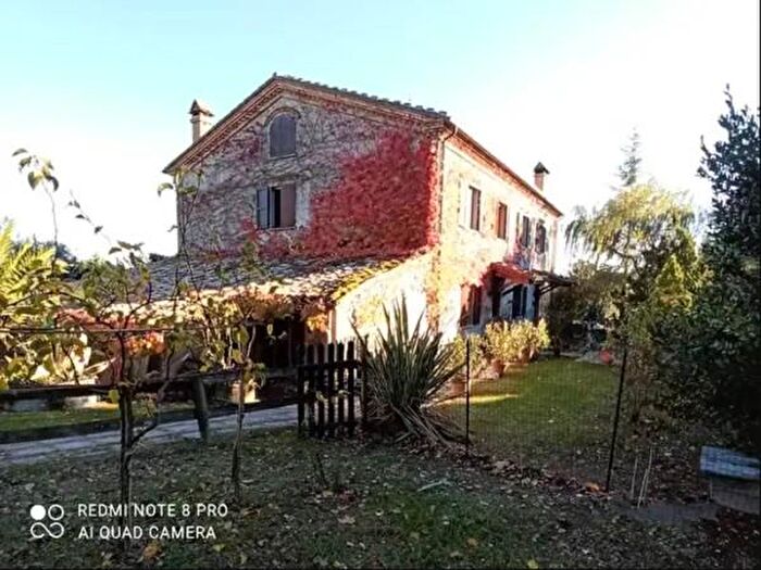 Casa con 6 locali in vendita in Contrada SantIsidoro, Mondavio