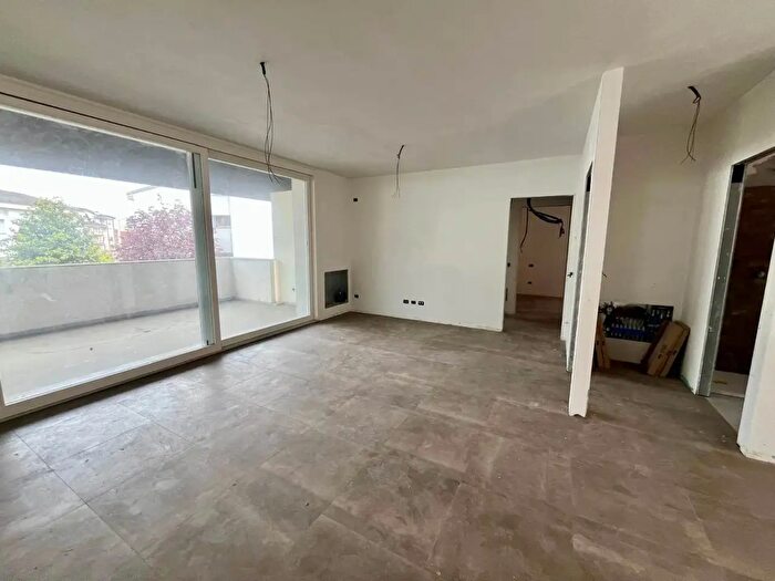 Appartamento quadrilocale in vendita in Via Sestri Levante, Parma