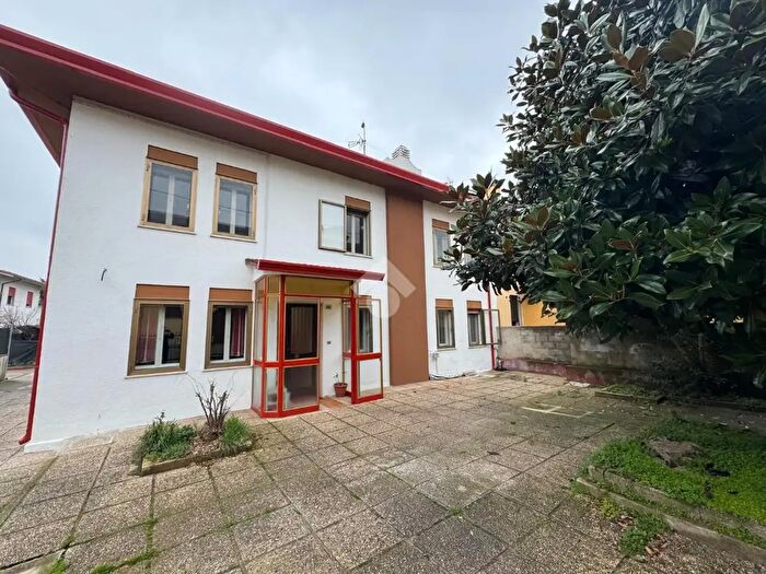 Casa quadrilocale in vendita in Via Roma, Stanghella