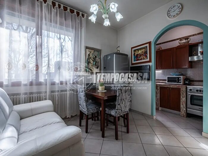 Appartamento trilocale in vendita in Viale della Cittadella, Modena