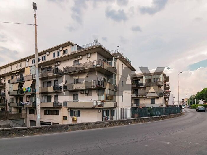 Appartamento trilocale in vendita in Via Nazionale, Camporotondo Etneo