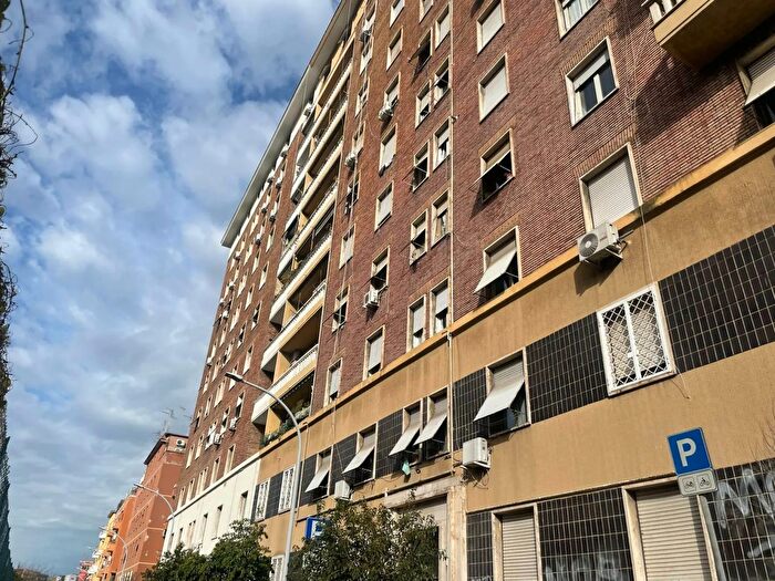 Appartamento trilocale in vendita in Via Ivrea, Roma