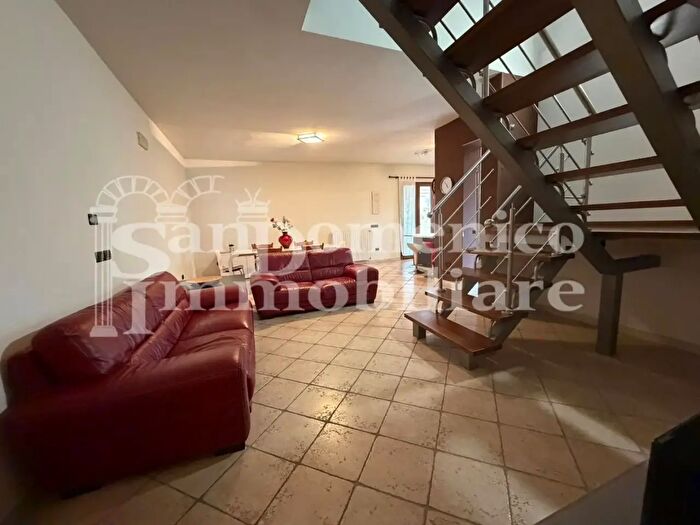 Casa con 5 locali in vendita in Cascina