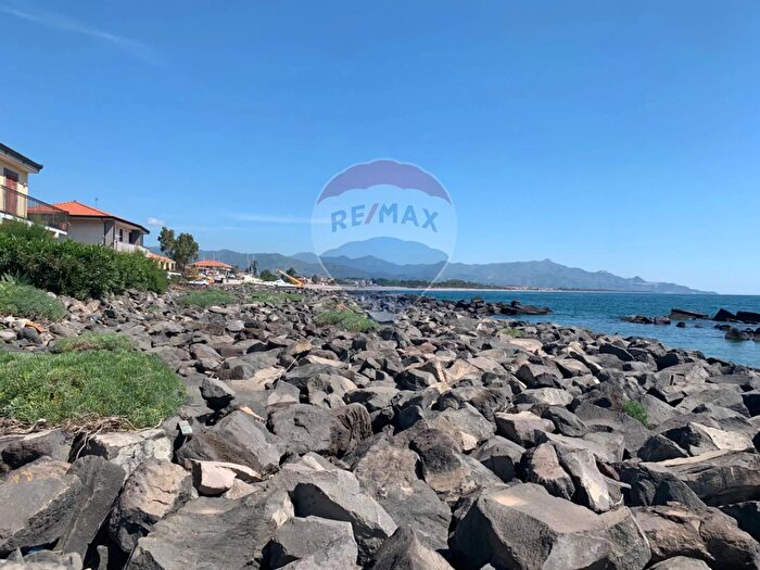 Casa quadrilocale in vendita in Via Galileo Galilei, Riposto