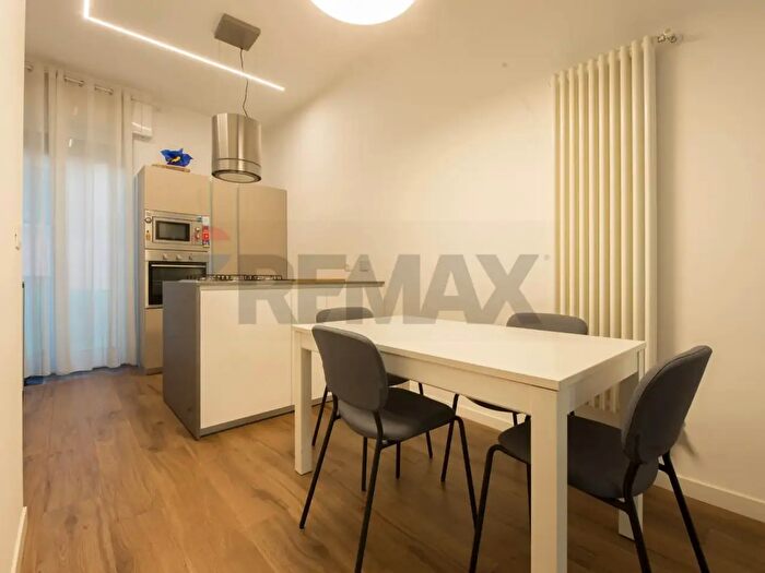 Appartamento trilocale in vendita in Via San Giovanni Battista, Genova