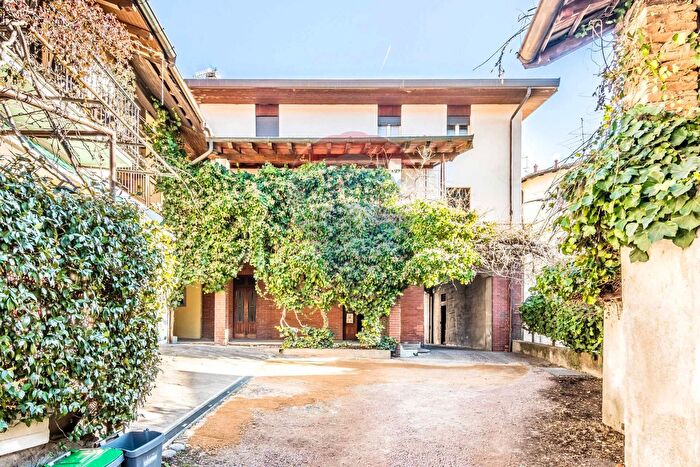 Casa con 5 locali in vendita in Via Carletto Ferrari, Varese