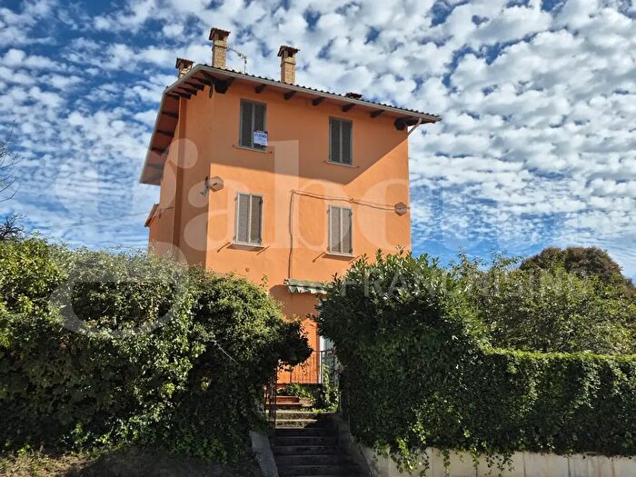 Appartamento con 6 locali in vendita in Via del Chiascio, Gubbio