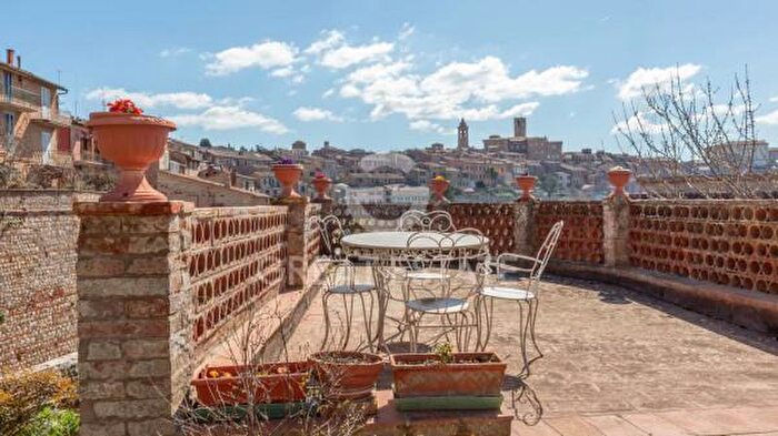 Casa con 6 locali in vendita in Citta Della Pieve