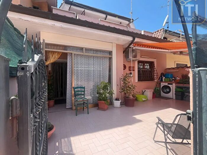Casa quadrilocale in vendita in Via degli Argonauti, Pomezia