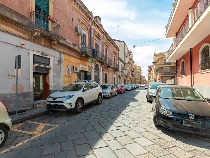Appartamento trilocale in vendita in Via Re Martino, Catania