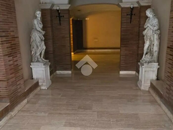 Appartamento trilocale in affitto in Via dei Panfili, Roma