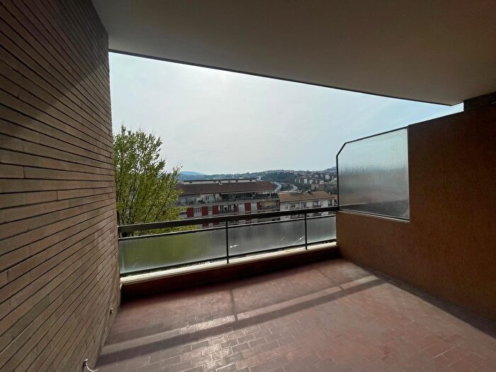 Appartamento con 6 locali in vendita in Via Tiziano, Ancona