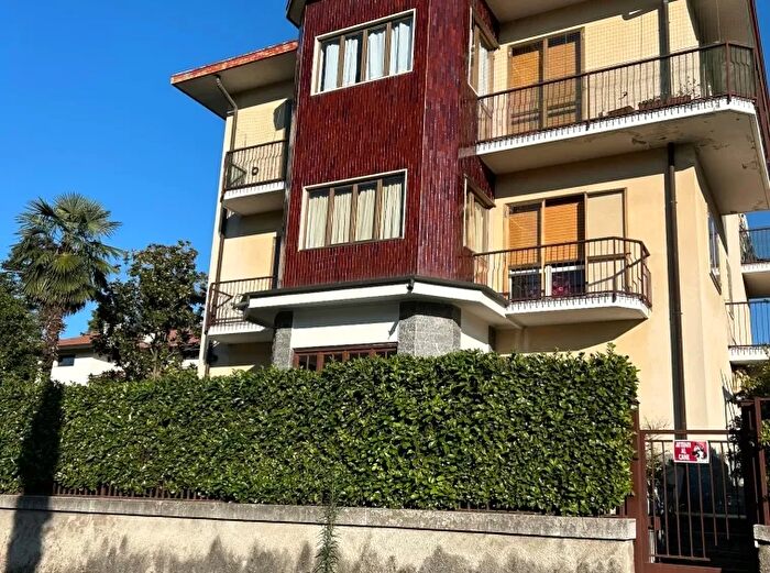 Casa trilocale in vendita in Via Leonardo da Vinci Venegono Superiore Va Italia, Venegono Superiore