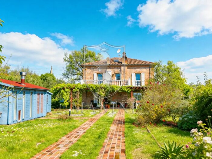 Casa con 14 locali in vendita in Via Mazzini, Lucignano