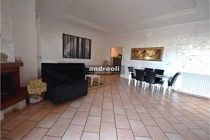 Casa con 7 locali in vendita in Monte San Vito