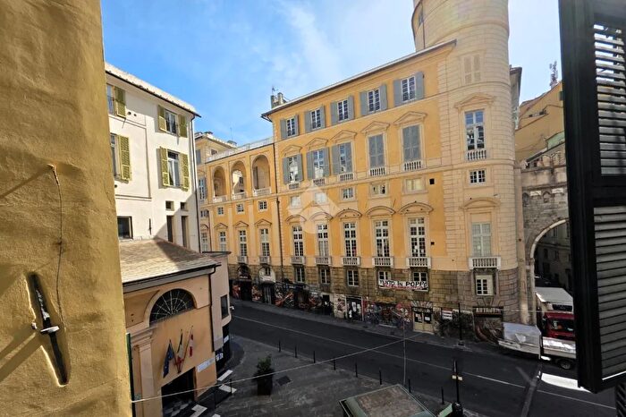 Appartamento trilocale in vendita in Via di Prè, Genova