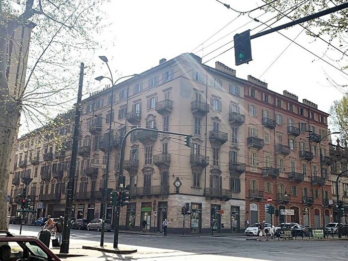 Appartamento trilocale in affitto in Via Madama Cristina, San Salvario Baretti, Torino