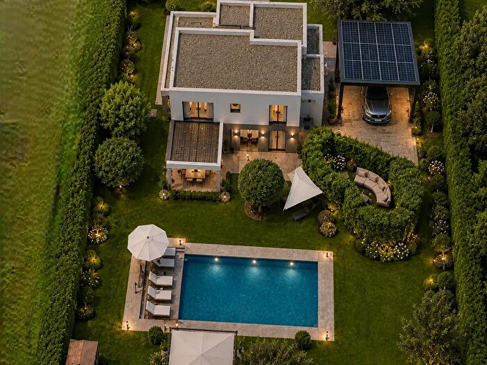 Casa con 7 locali in vendita in Pietrasanta