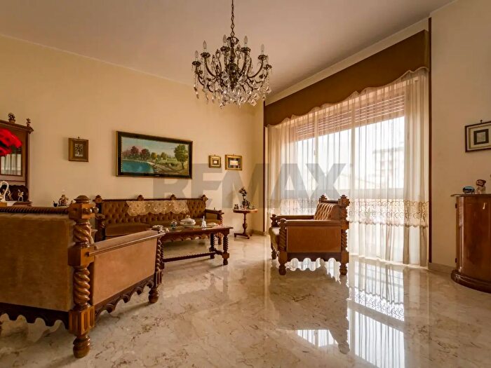 Appartamento con 6 locali in vendita in Corso Calatafimi, Palermo