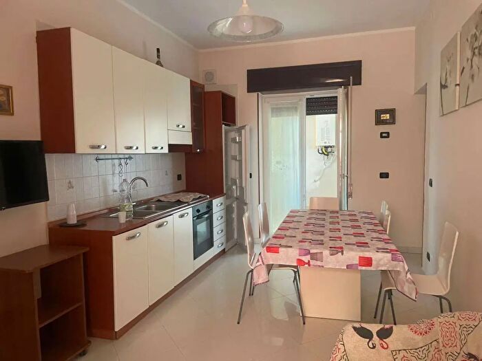 Appartamento con 6 locali in vendita in Viale Italia, Mondragone