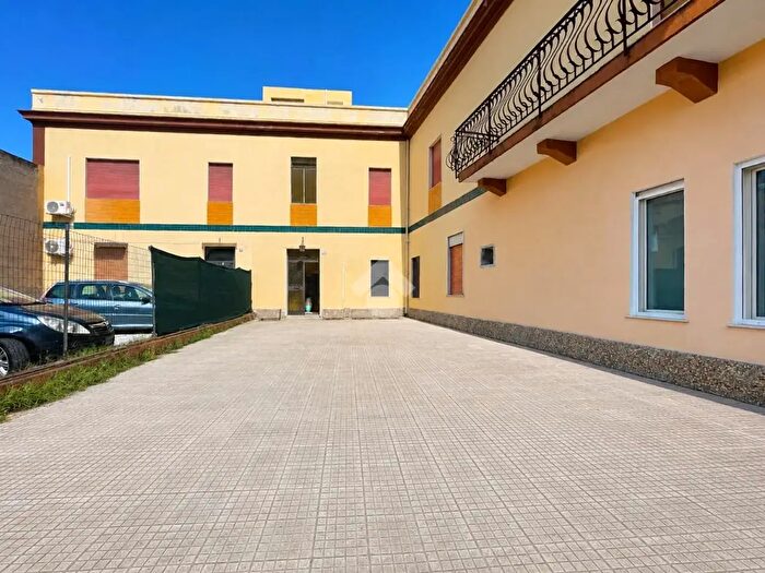 Appartamento con 8 locali in vendita in Via Maio Mariano, Milazzo