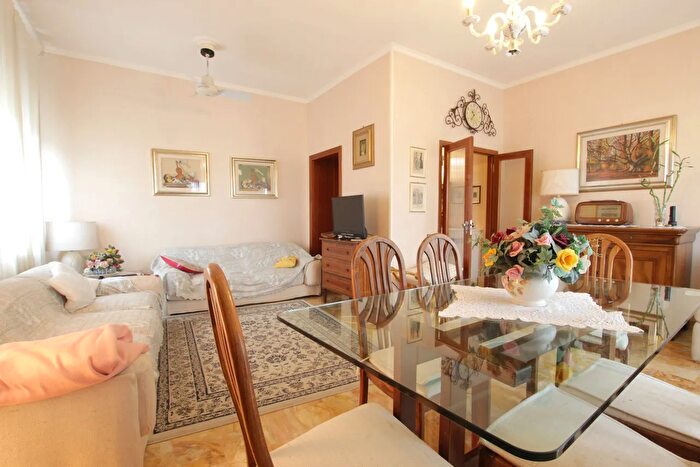 Appartamento quadrilocale in vendita in Via Mentana, Siena