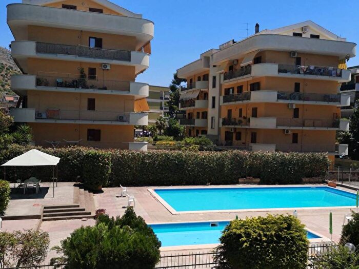 Appartamento trilocale in affitto in Via Francesco Petrarca, Centurano, Caserta