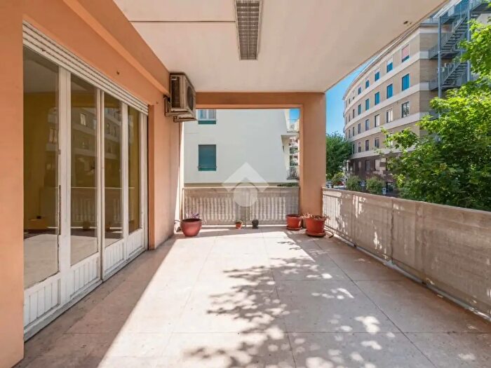 Appartamento con 5 locali in vendita in Via di Priscilla, Roma