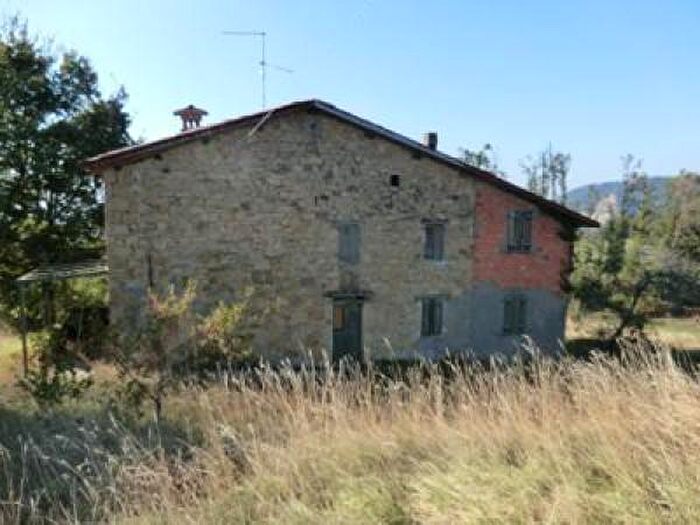 Casa con 6 locali in vendita in Serramazzoni