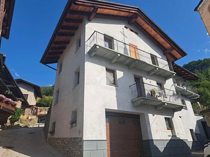 Casa con 8 locali in vendita in Frazione Capoluogo, Charvensod