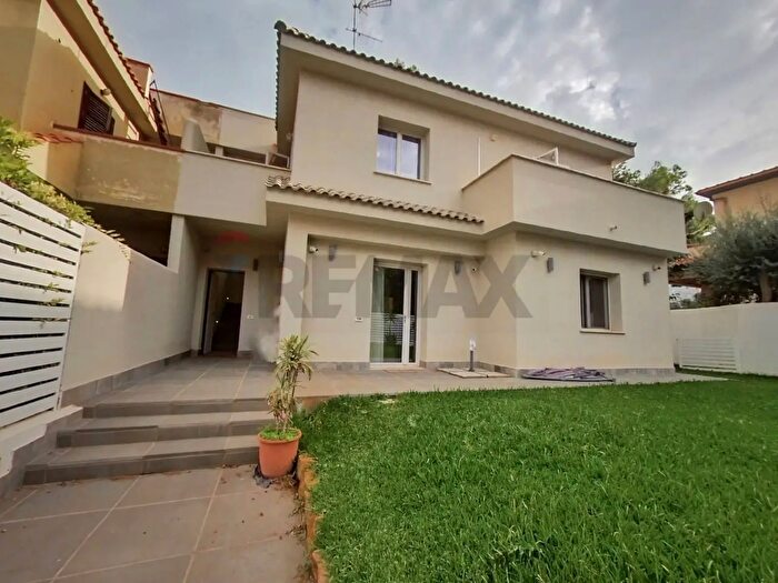 Casa con 6 locali in affitto in Strada Maggiore Amari, Palermo