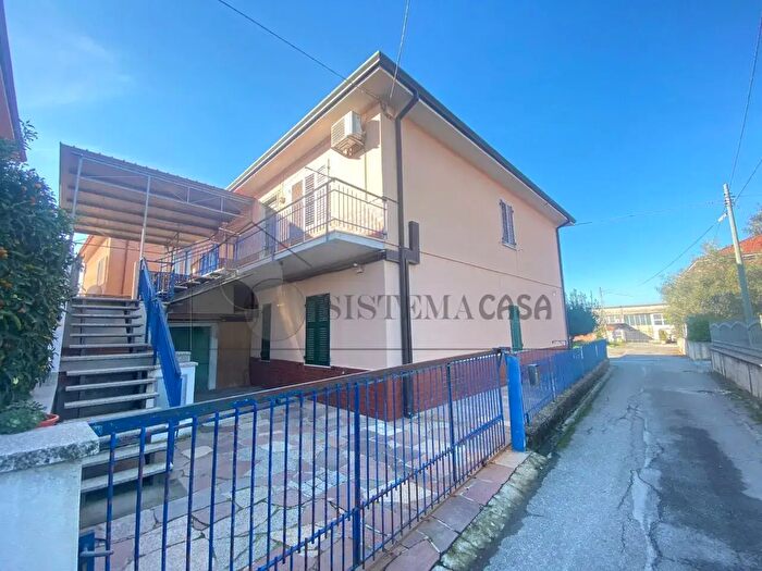 Appartamento con 5 locali in vendita in Via Indipendenza Snc, Castelnuovo Magra