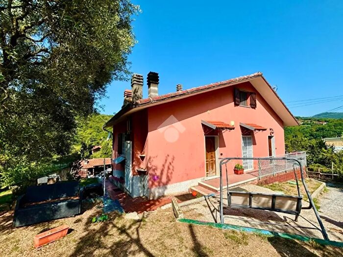 Casa con 12 locali in vendita in Via Bachelet, Sant'Olcese