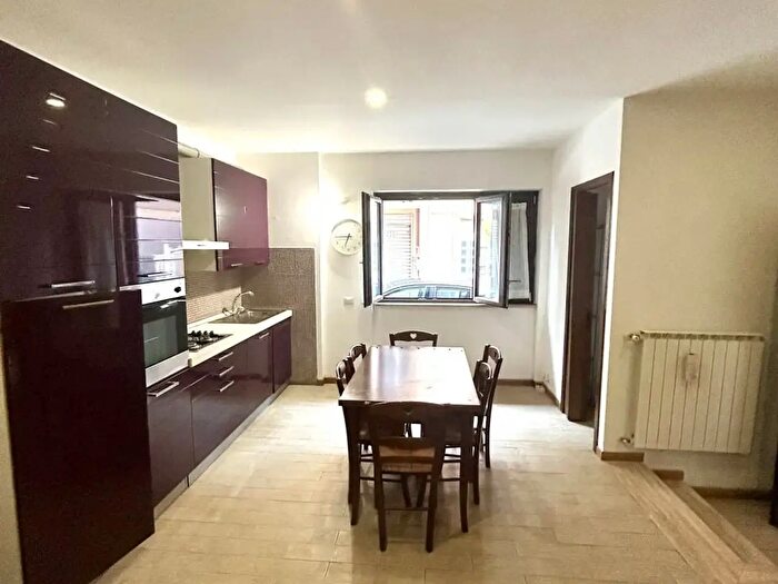 Appartamento trilocale in affitto in Via Enrico Toti, Tuscania