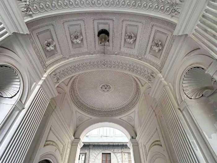 Appartamento con 6 locali in affitto in piazza DELLA REPUBBLICA, Mergellina Piedigrotta, Napoli