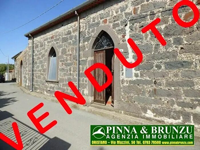 Casa con 6 locali in vendita in Via Cagliari, Soddi