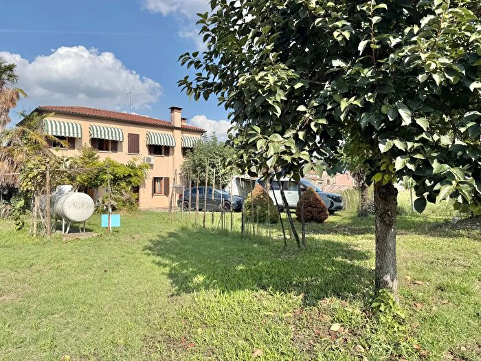 Casa quadrilocale in vendita in Via San Giovanni Bosco, Este
