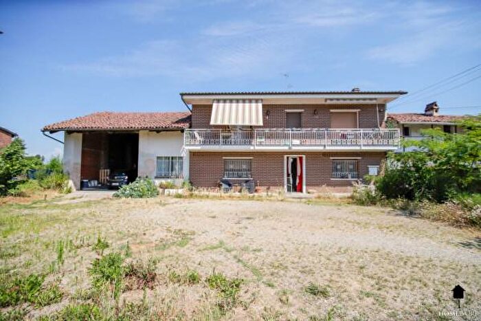 Casa con 6 locali in vendita in Strada Casale, Crescentino