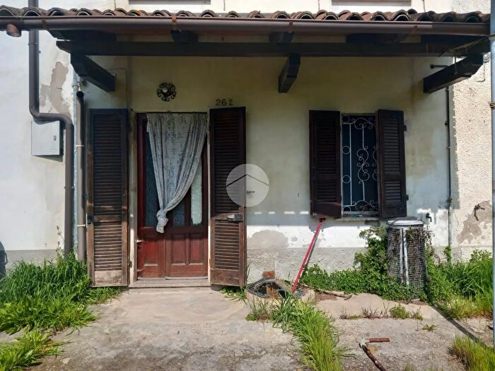 Casa quadrilocale in vendita in Via Roma, Badia Pavese