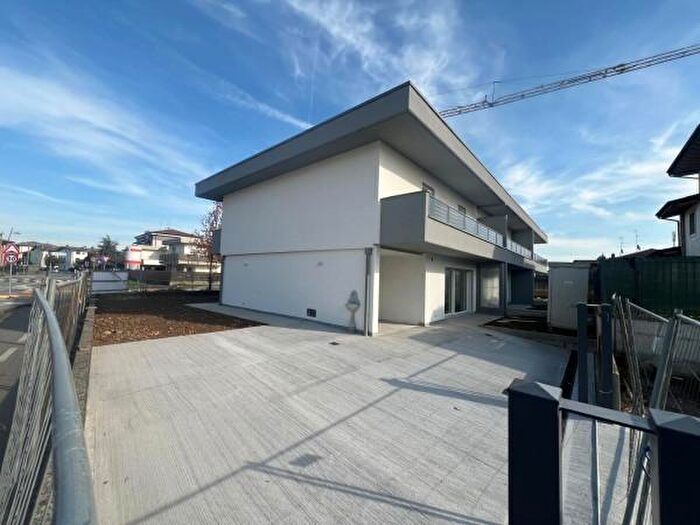 Casa quadrilocale in vendita in Via Lombardia, Romano Di Lombardia