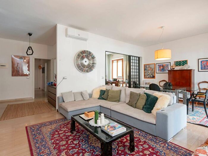 Appartamento con 5 locali in affitto in Via Antonio Fogazzaro, Montenero, Milano