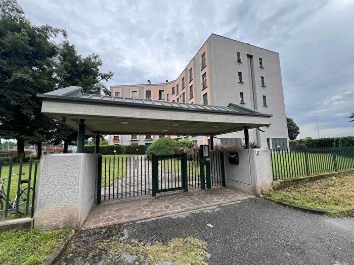 Appartamento bilocale in affitto in Via Amundsen, Monza
