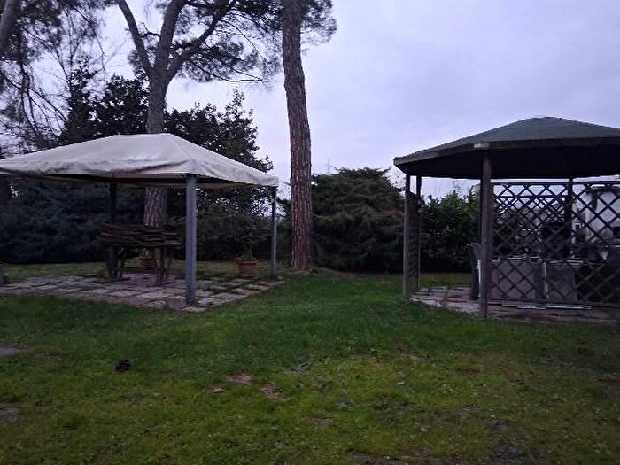 Casa con 6 locali in vendita in Campi Bisenzio