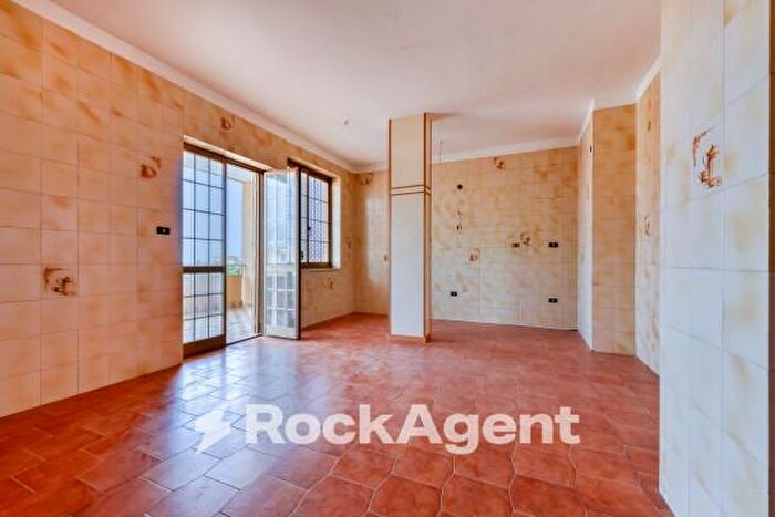 Appartamento con 5 locali in vendita in Via Giosuè Carducci, Gragnano