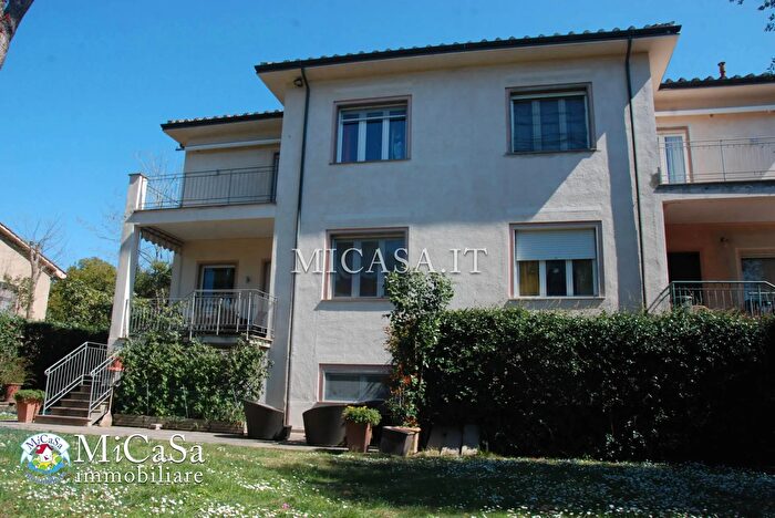 Casa con 12 locali in vendita in Via dei Gattici, Pisa