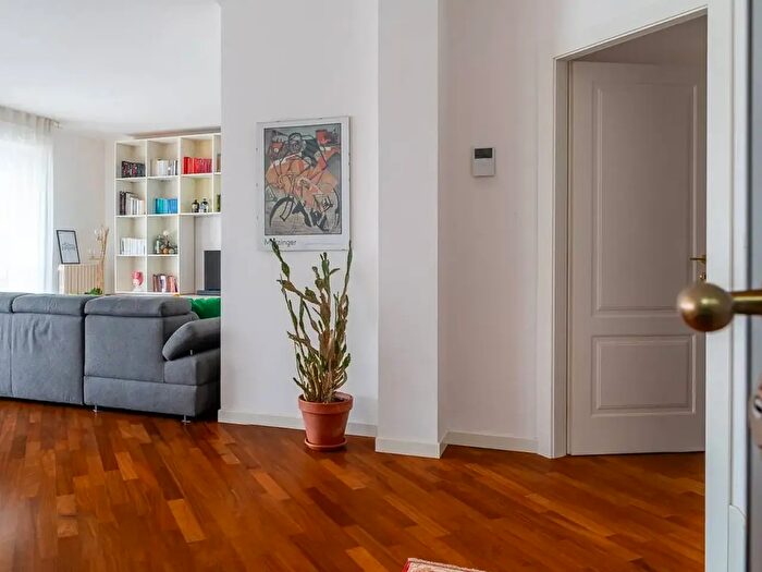 Appartamento con 6 locali in vendita in Via I Maggio, Voghera