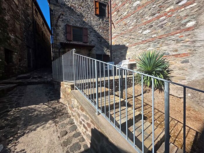 Casa quadrilocale in vendita in Via Umberto, Vagli Sotto